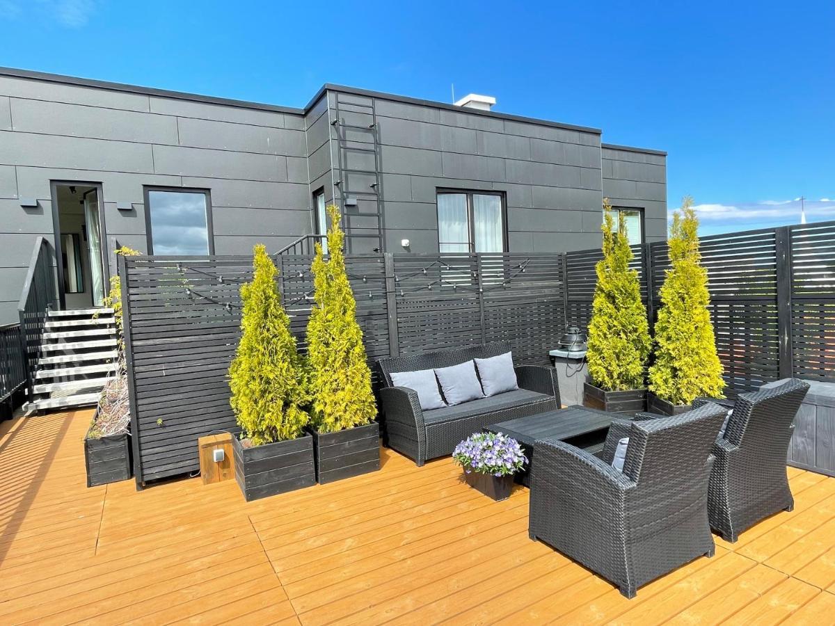 City Terrace Apartment Avangard - Large Private Roof Terrace Tallinn Eksteriør billede